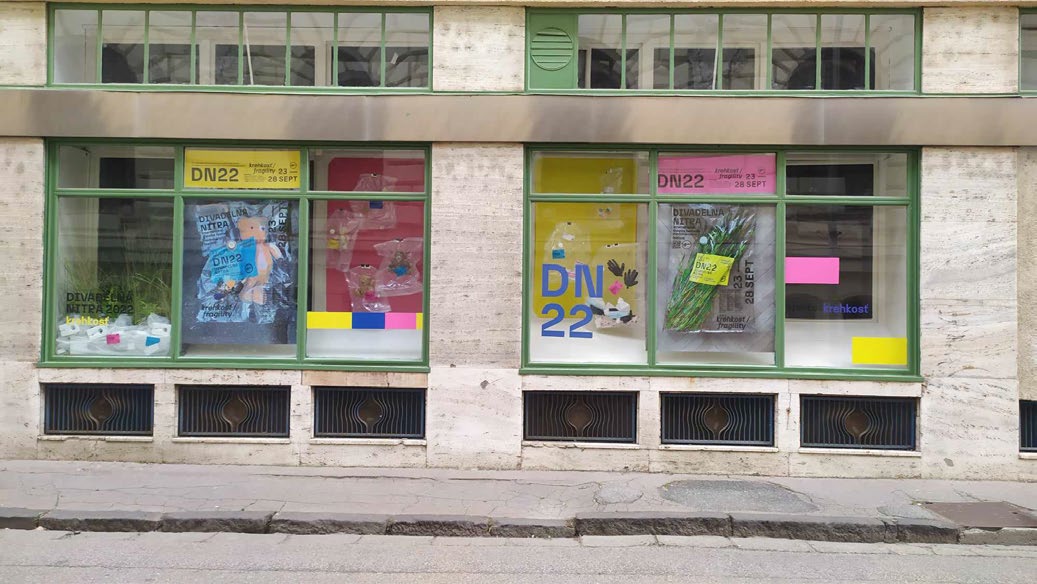 Divadelná Nitra 2022 — exteriérová propagácia